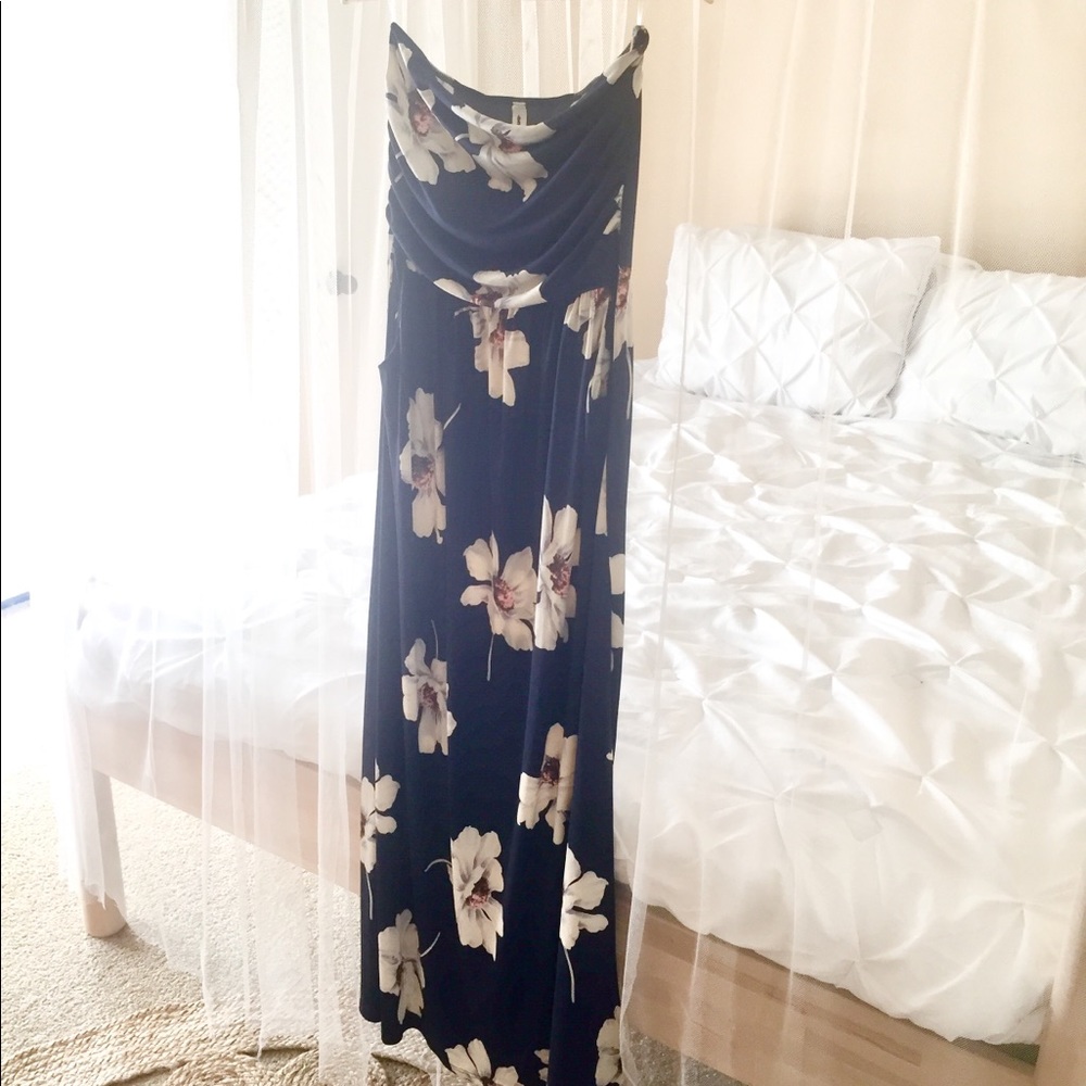 Vanilla Bay Strapless Navy Blue/White Floral Maxi